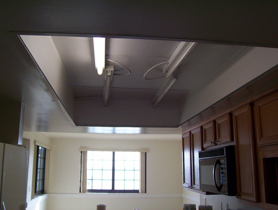 Кухня освещение потолок с вентиляцией