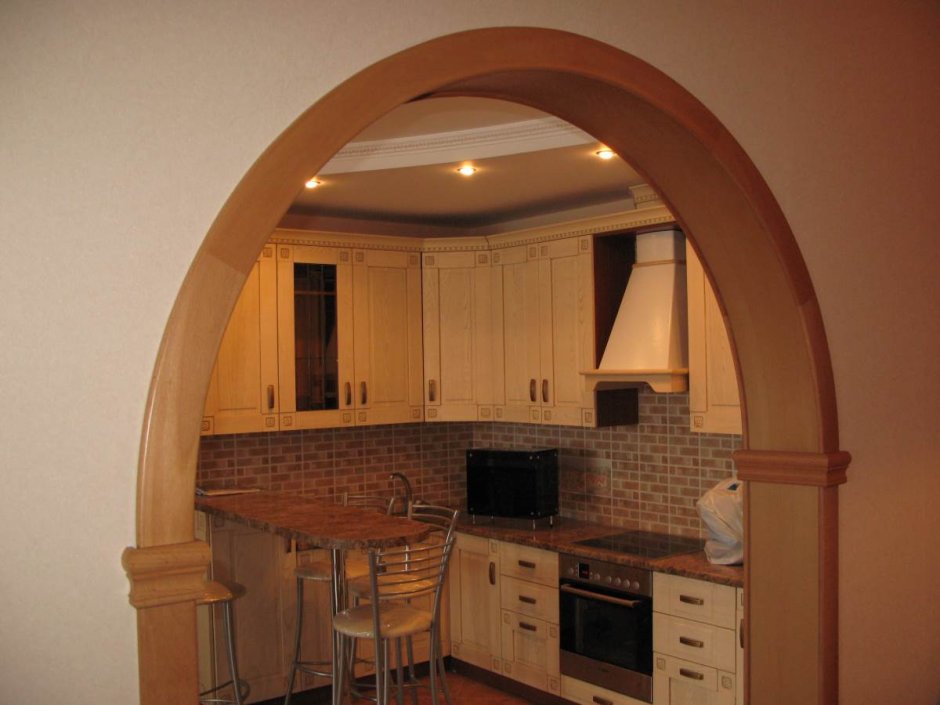 Кухня гостиная с аркой