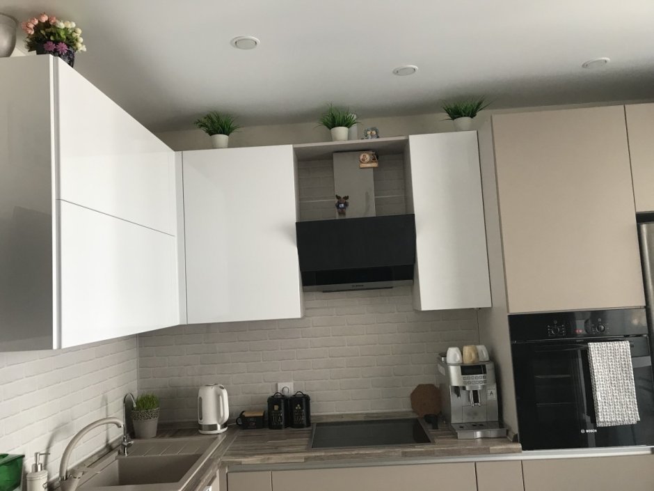 Кухни из пластика Арпа белый глянец