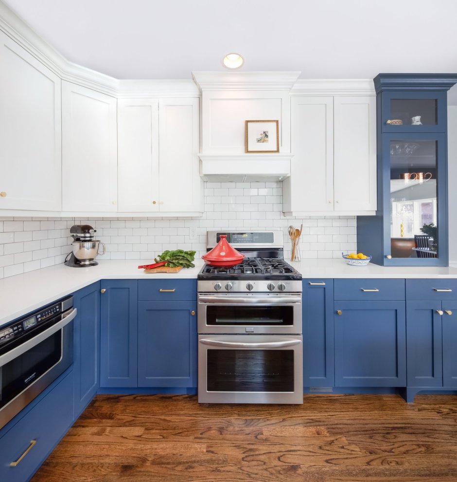 Кухня синий низ белый верх (66 фото)