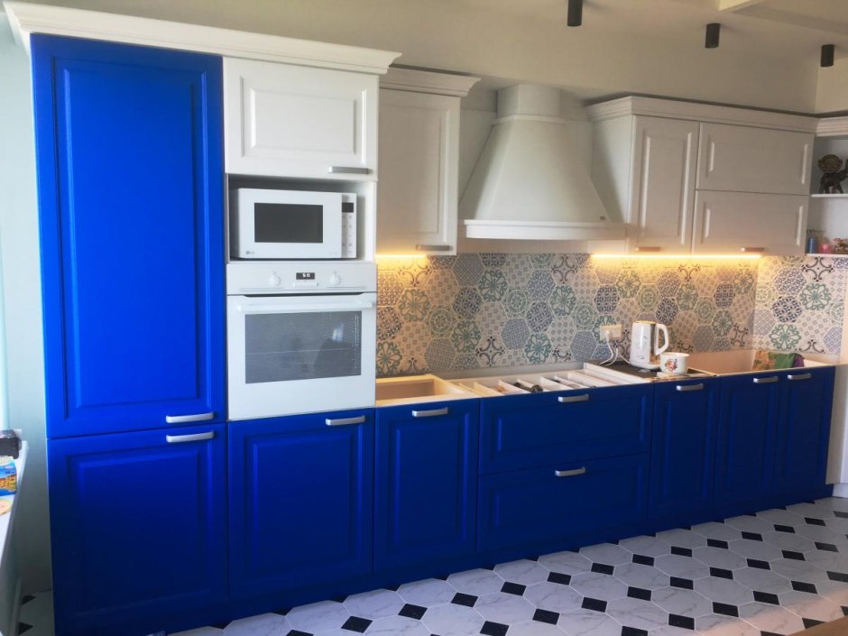Кухня синяя матовая
