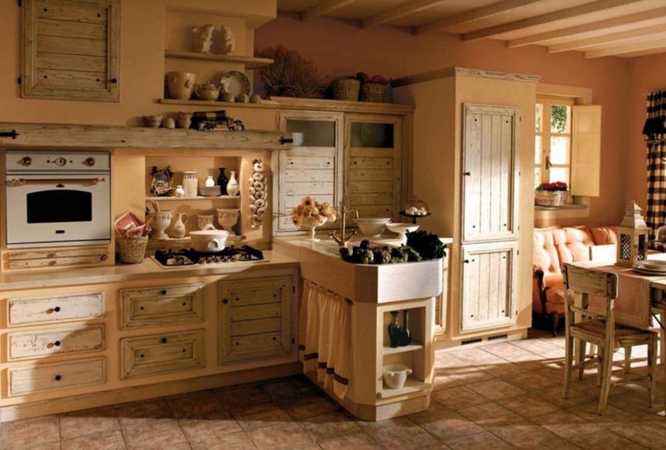 Маленькая кухня в деревенском доме