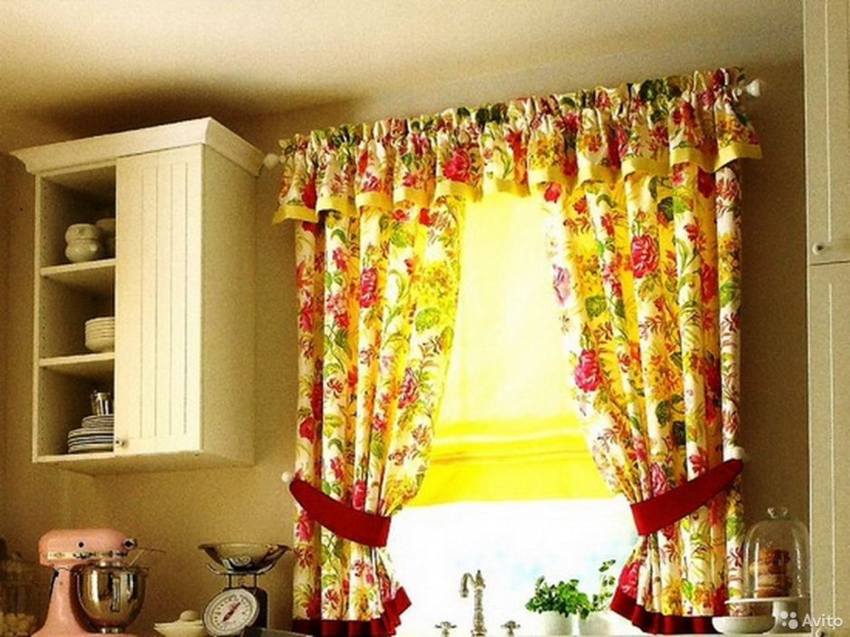 Как подобрать красивые шторы на кухню своими руками