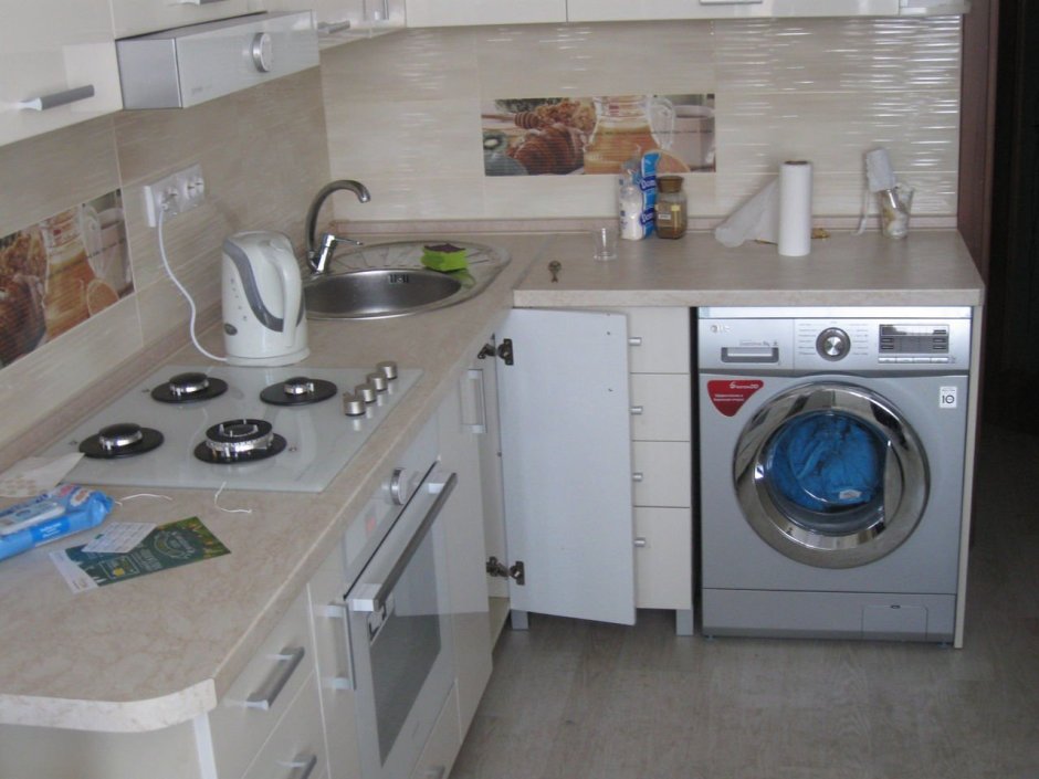 Малогабаритные кухни со стиральной машиной