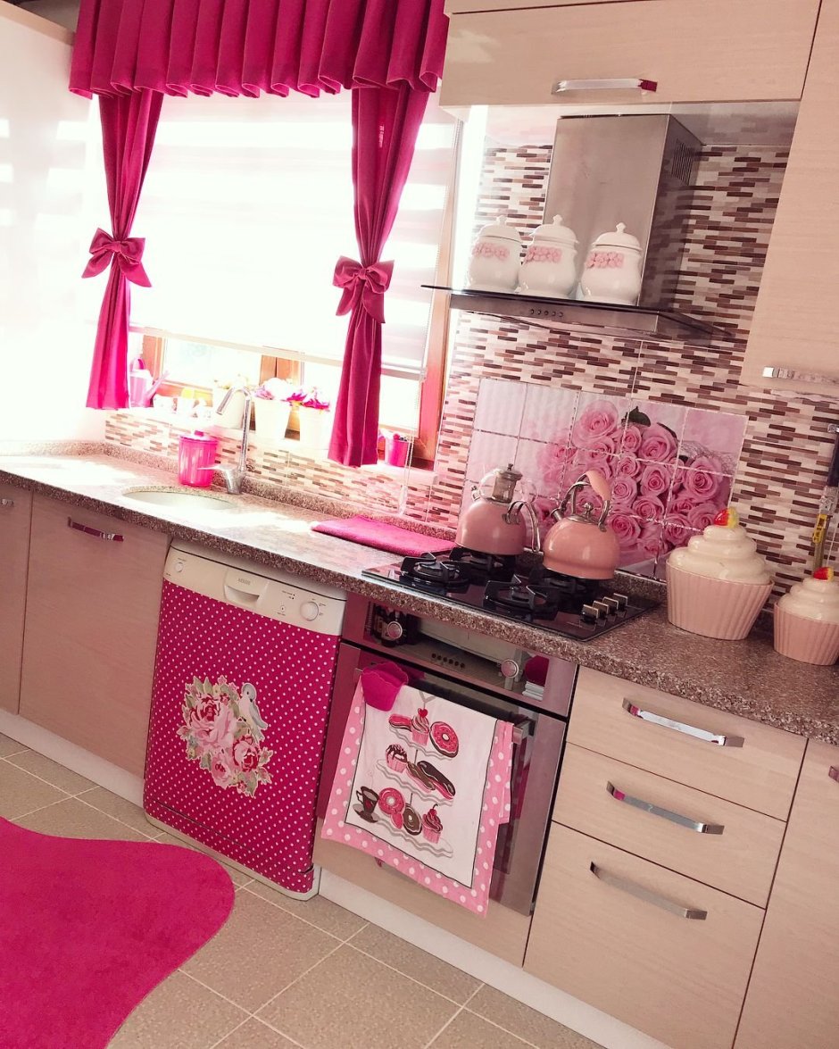 Кухня розовая с черным