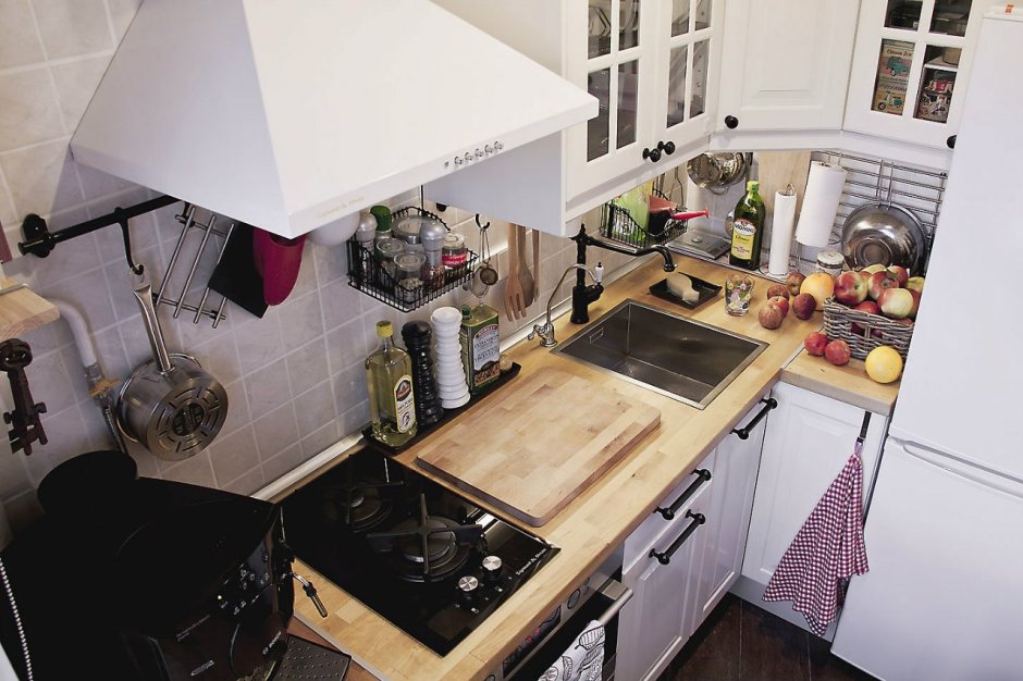 Кухонный гарнитур с узкой варочной панелью