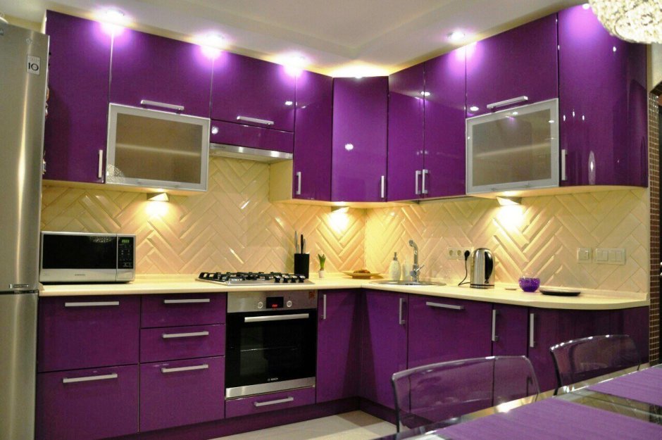Кухонный гарнитур баклажанового цвета