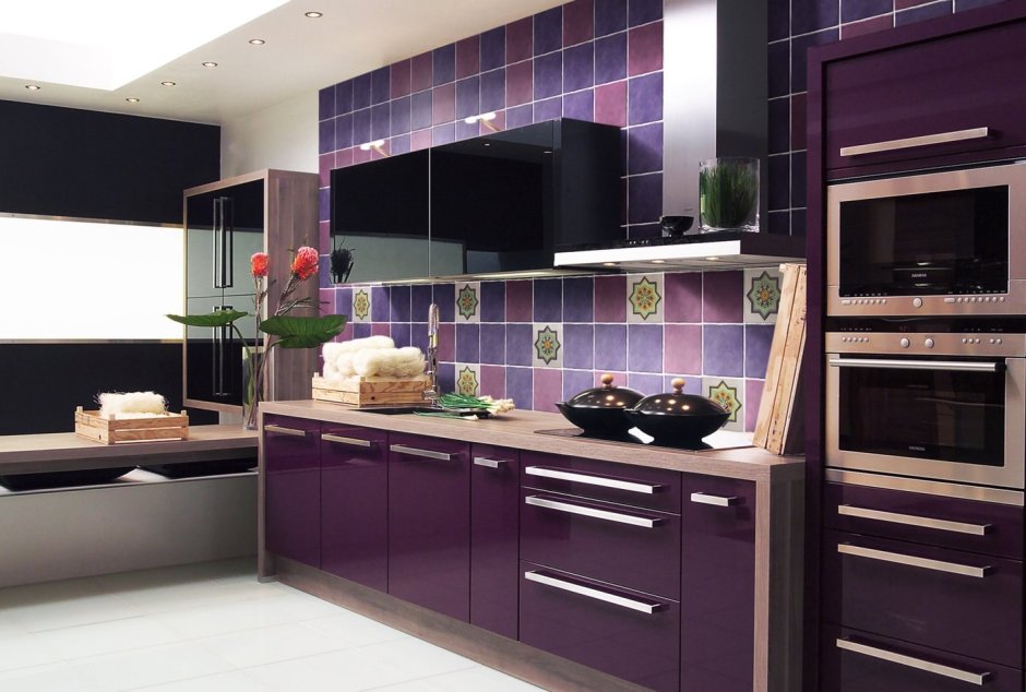 Декор кухни в фиолетовых тонах