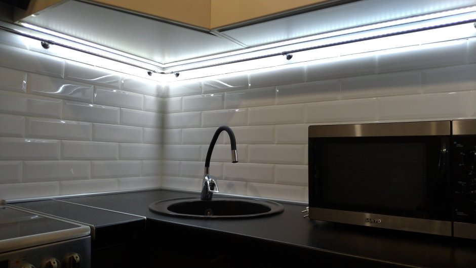 Сенсорная подсветка для кухни под шкафы
