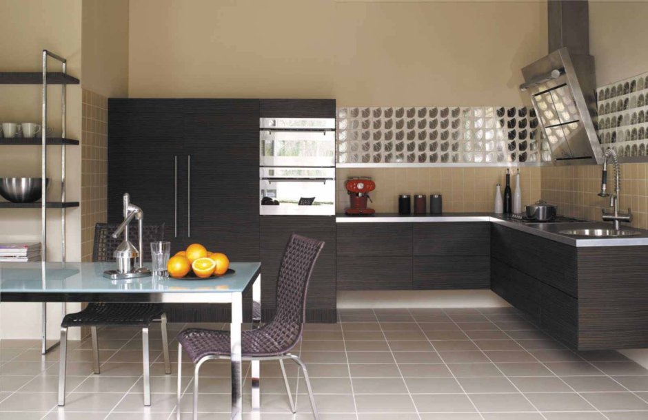 Кухня с серой плиткой на полу (65 фото)