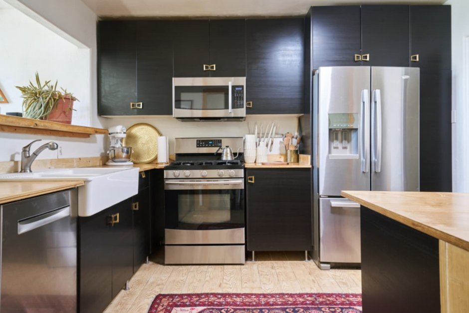 Маленькая кухня со встроенным холодильником (65 фото)