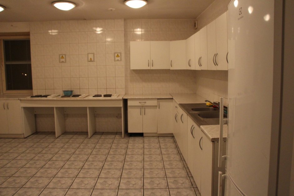Интерьер кухни в общежитии