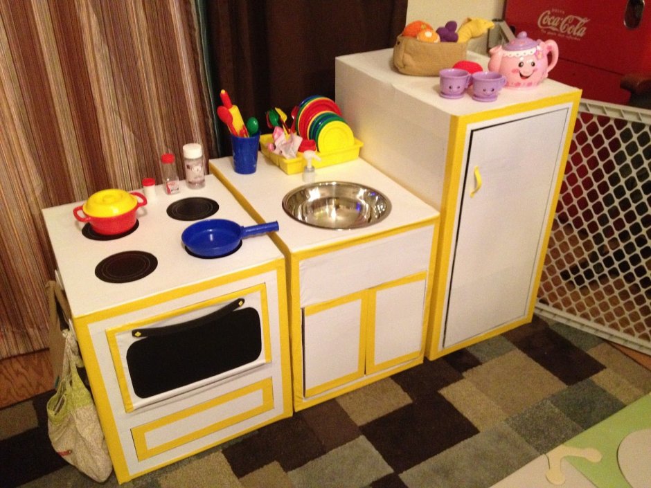 Детская кухня из коробок