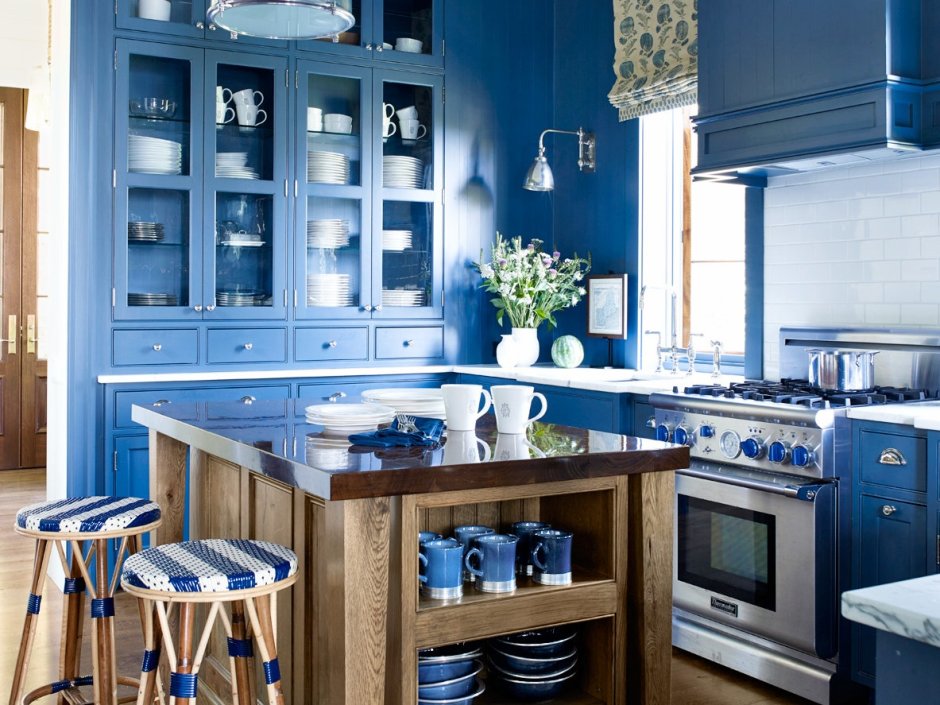 Бело голубая кухня в стиле Сканди