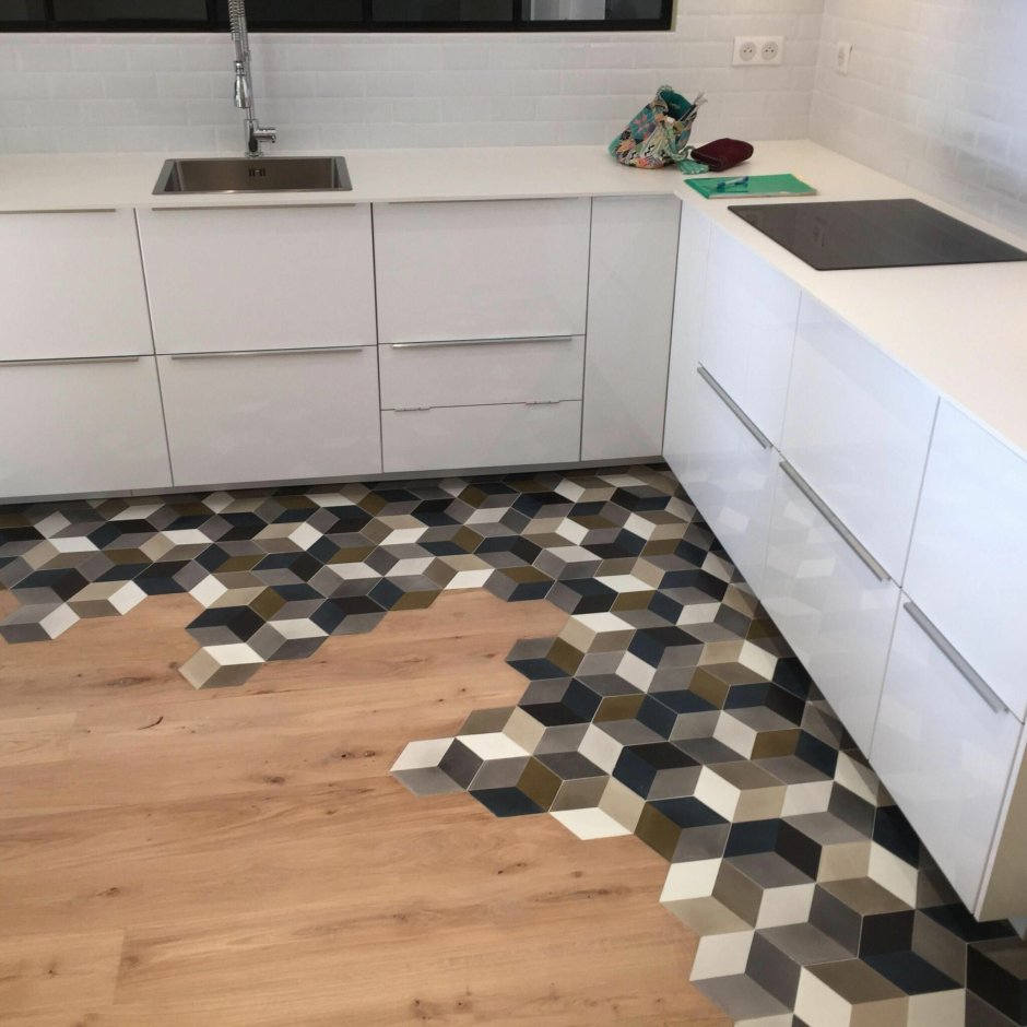 Плитка в интерьере кухни на полу