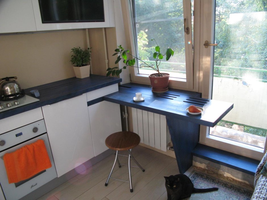 Кухня с подоконником столешницей маленькая кухня 6 кв м