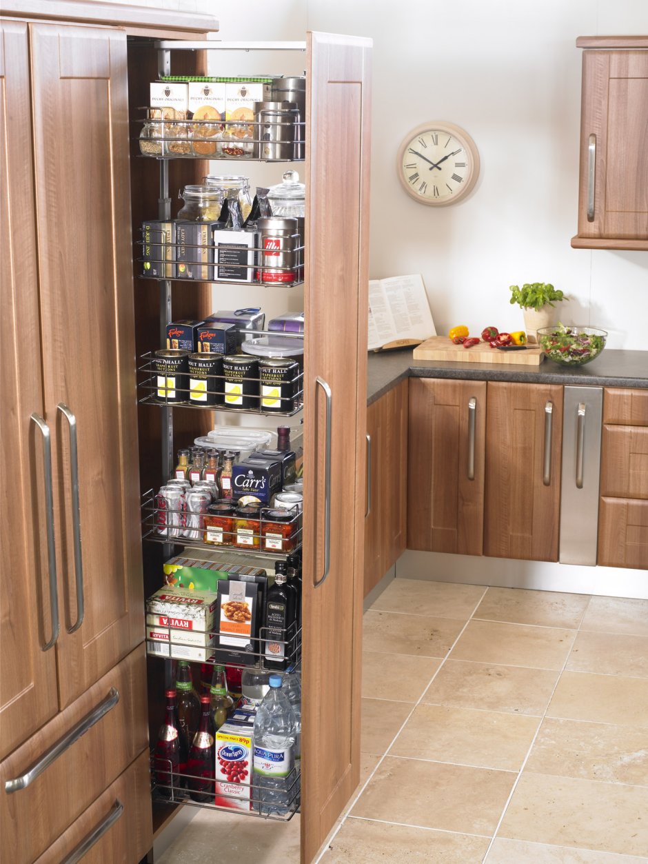 Как организовать небольшое пространство на кухне за холодильником
