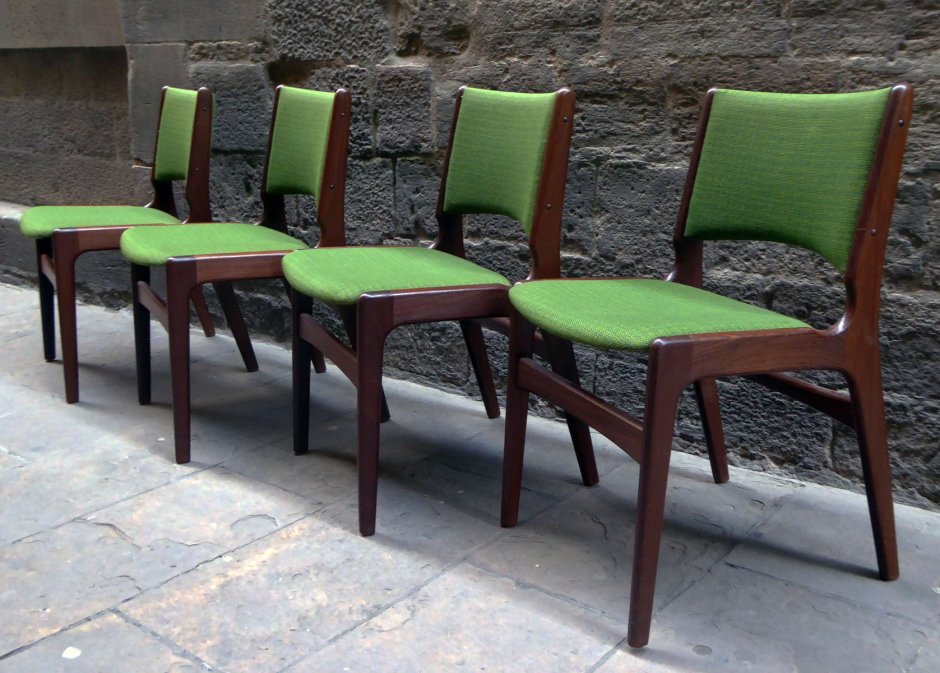 Зеленые стулья в интерьере