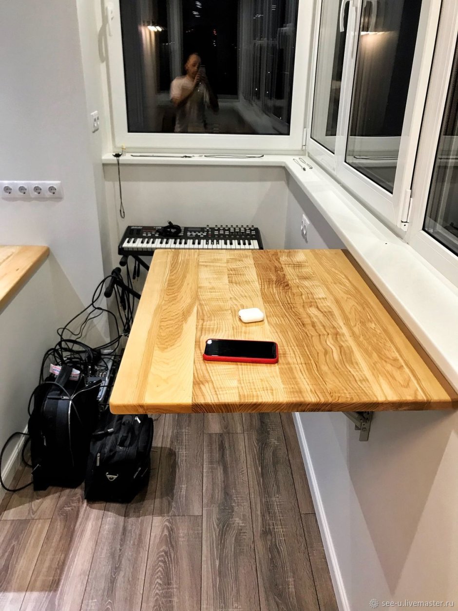 Обеденный стол для маленькой кухни