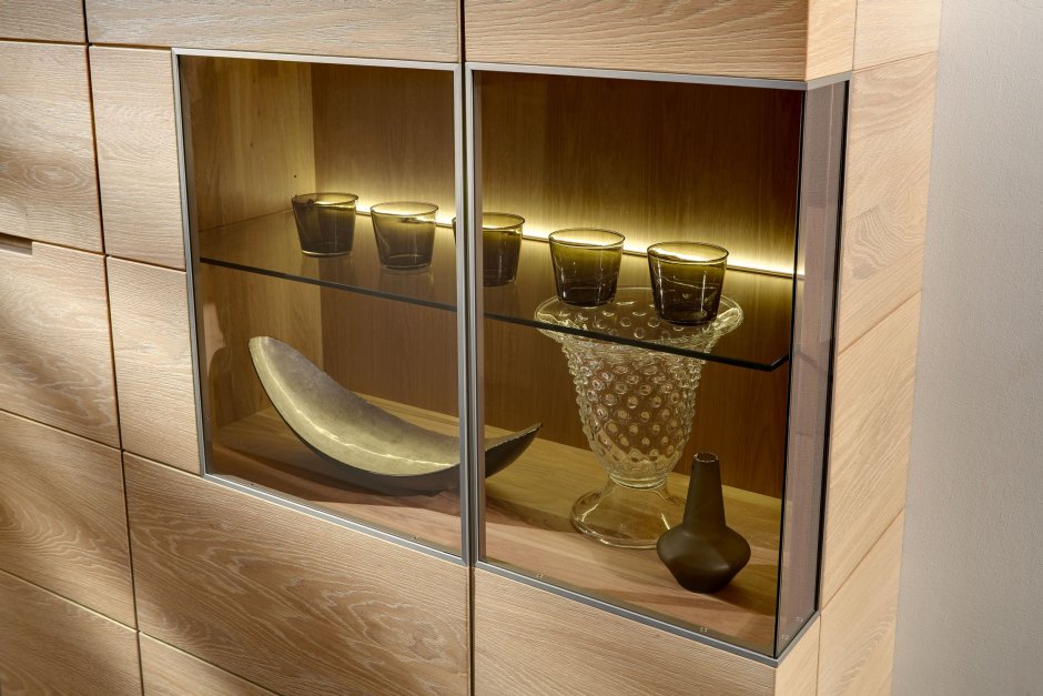 Подсветка шкафа со стеклянными дверцами