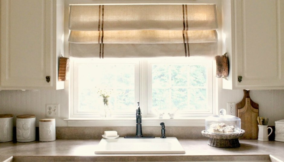 Римские шторы светлые на кухню