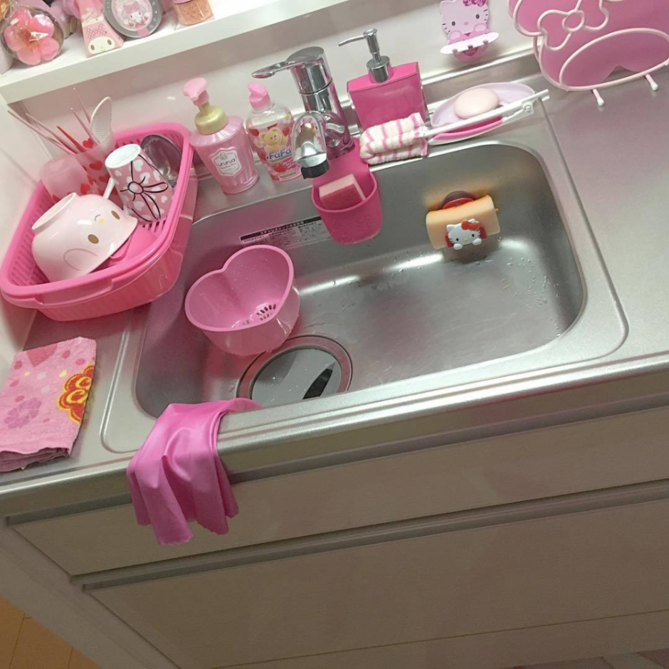 Розовая кухня с Хеллоу Китти