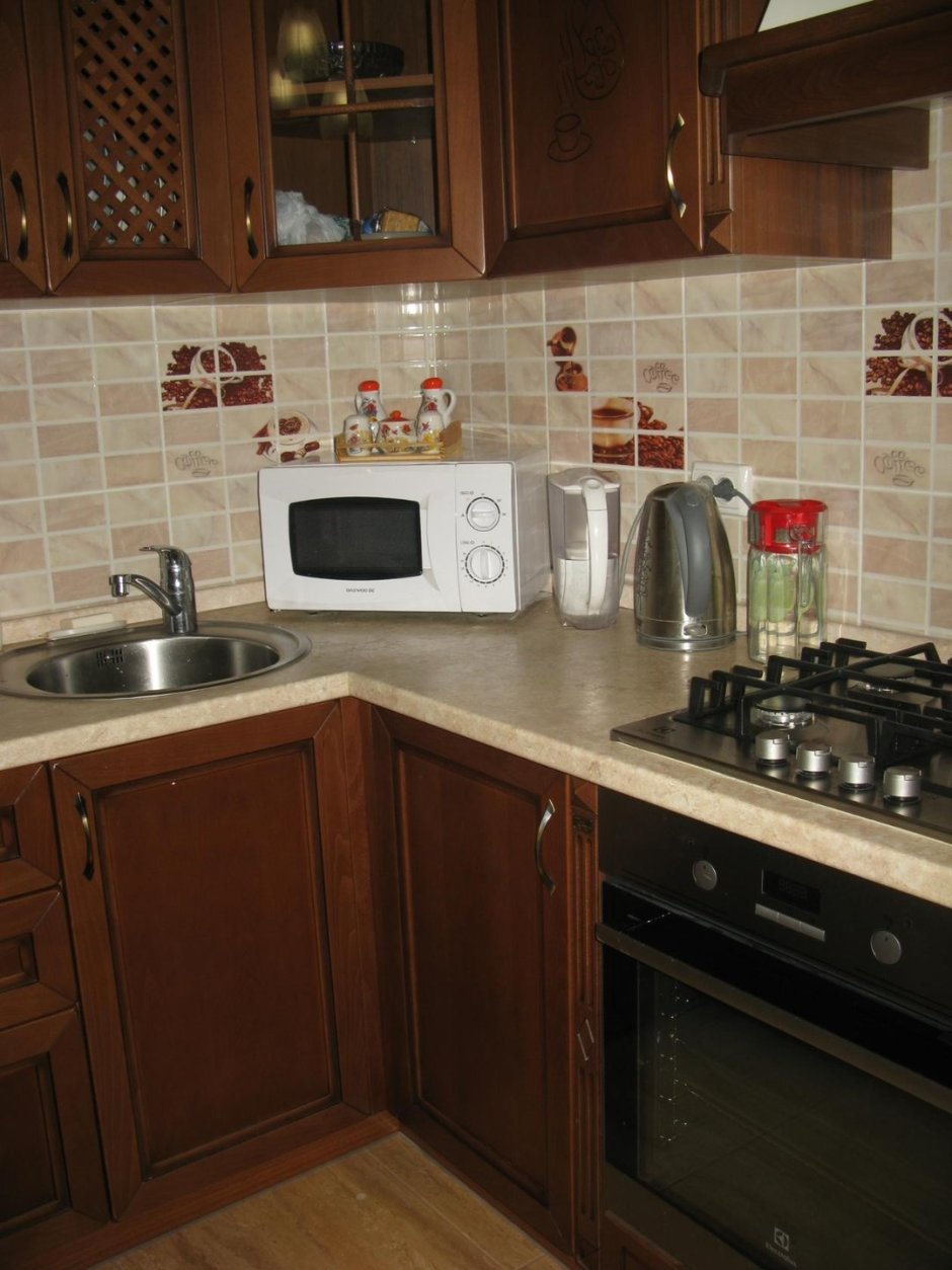 Микроволновка в углу кухни (61 фото)