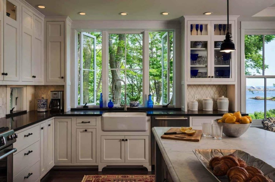 Дизайн кухни с окном в пол (75 фото)