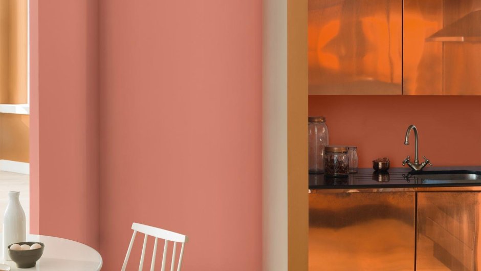 Персиковый цвет в интерьере кухни