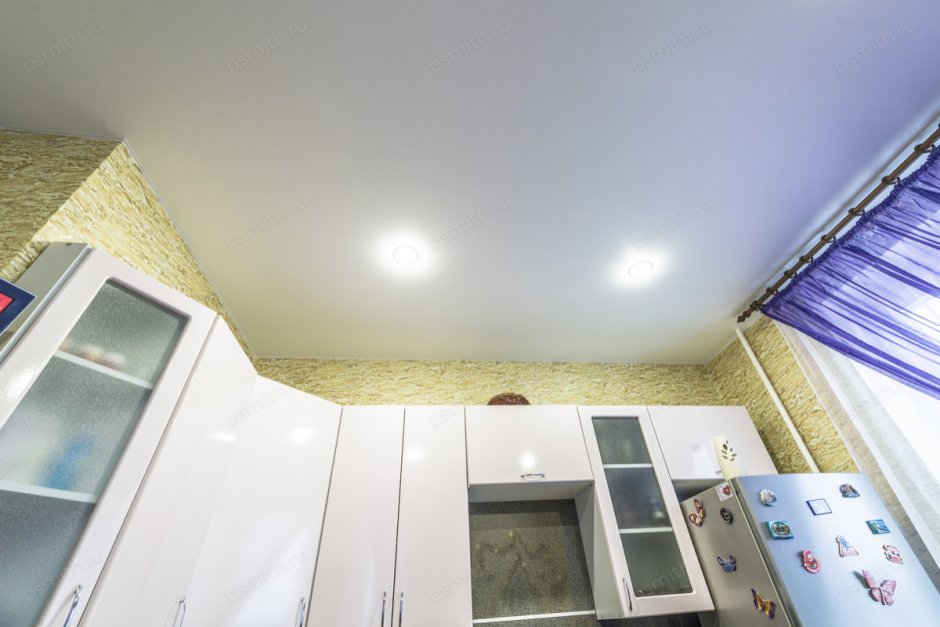 Матовый потолок на кухне
