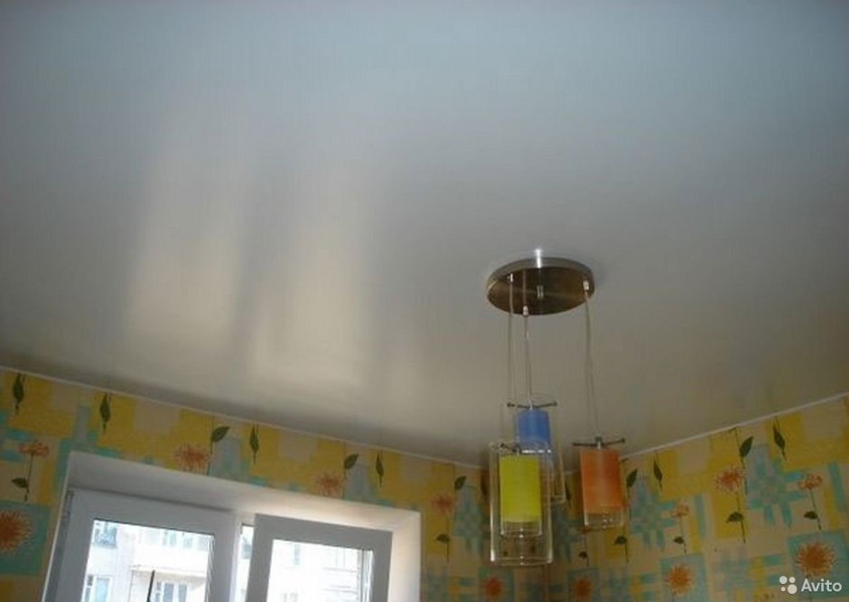 Матовый потолок на кухне