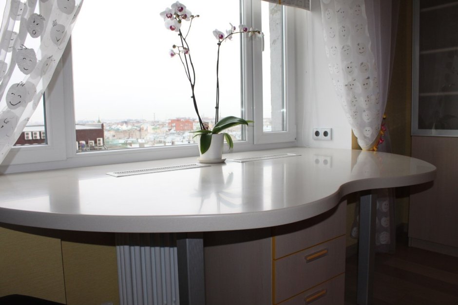 Круглый стол на маленькой кухне