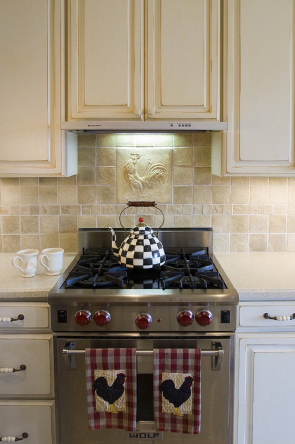 Коричневая газовая плита в интерьере кухни (66 фото)