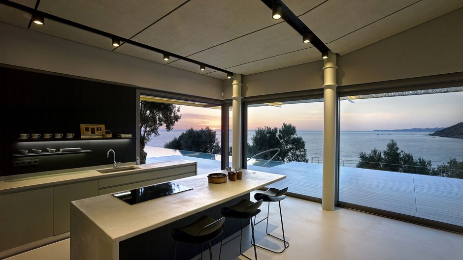 Планировка кухни с панорамным окном
