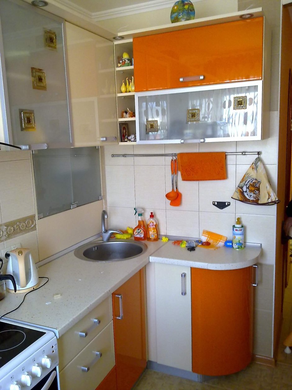 Кухонный гарнитур на маленькую кухню 6 кв.м