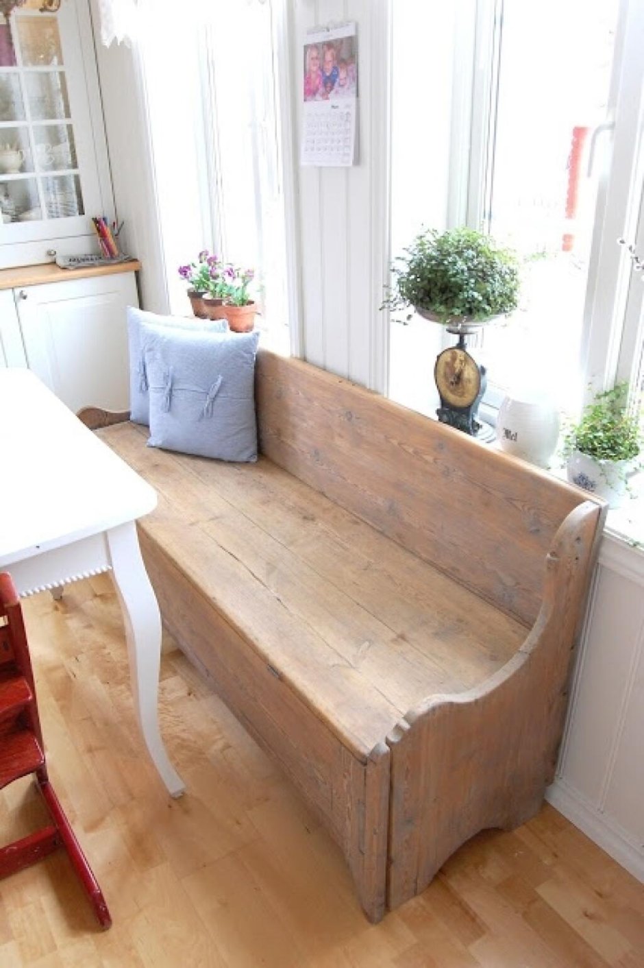 Встроенная скамейка на кухне