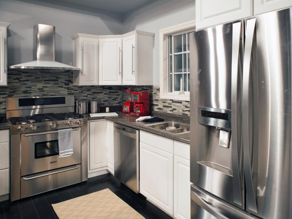 Серый цвет холодильника в интерьере кухни