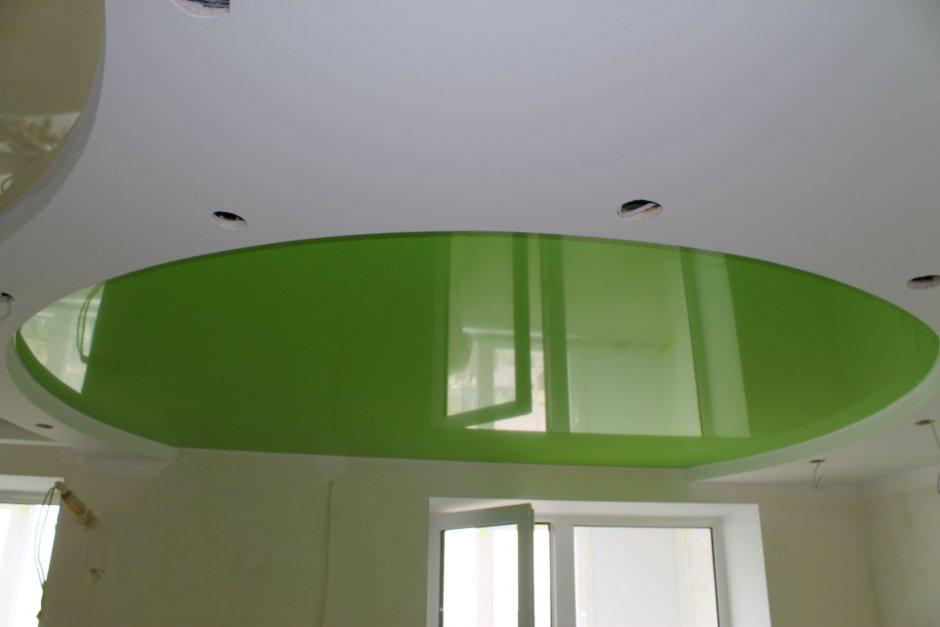 Двухцветный натяжной потолок на кухне (61 фото)
