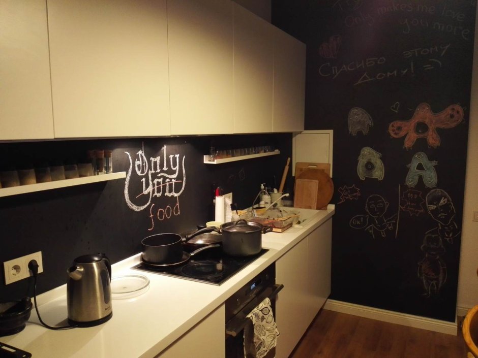 Графитовая доска в интерьере кухни
