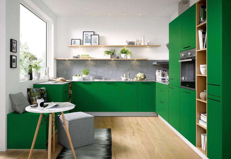 Темно зеленая кухня