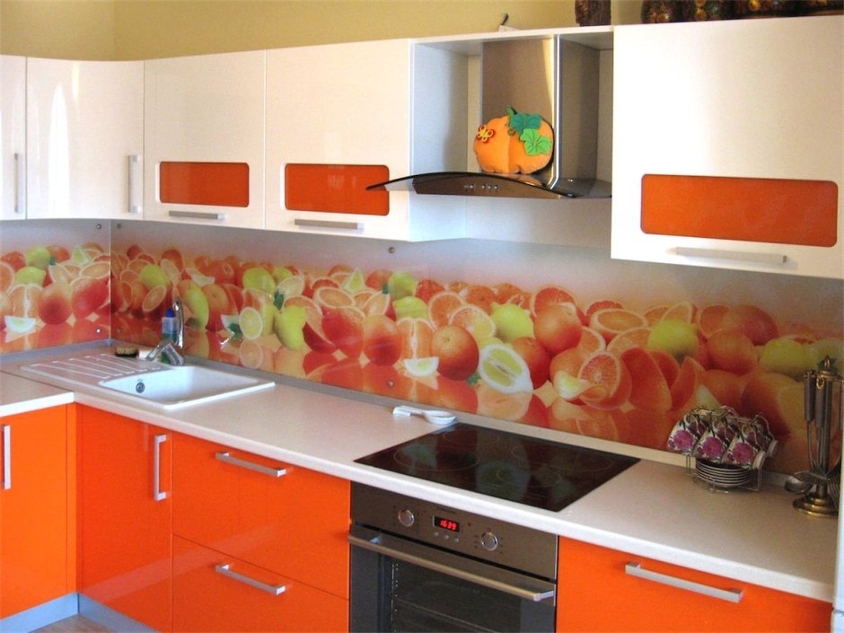 Кухонный фартук для оранжевого гарнитура