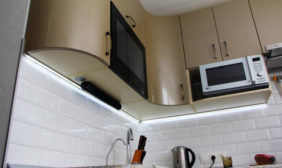 Телевизор встраиваемый в фасад кухни