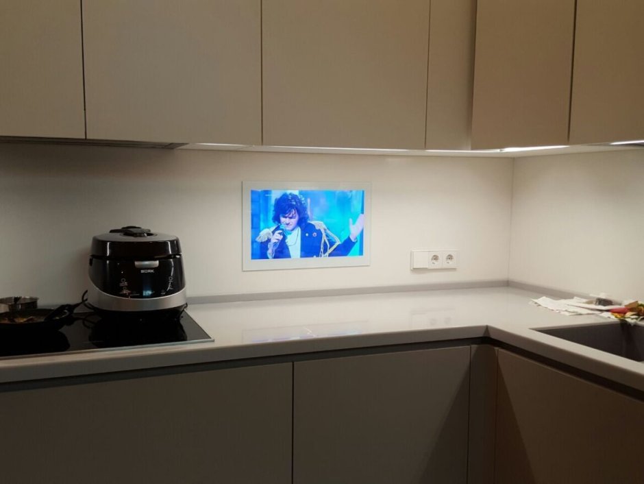 Микроволновка на кухне