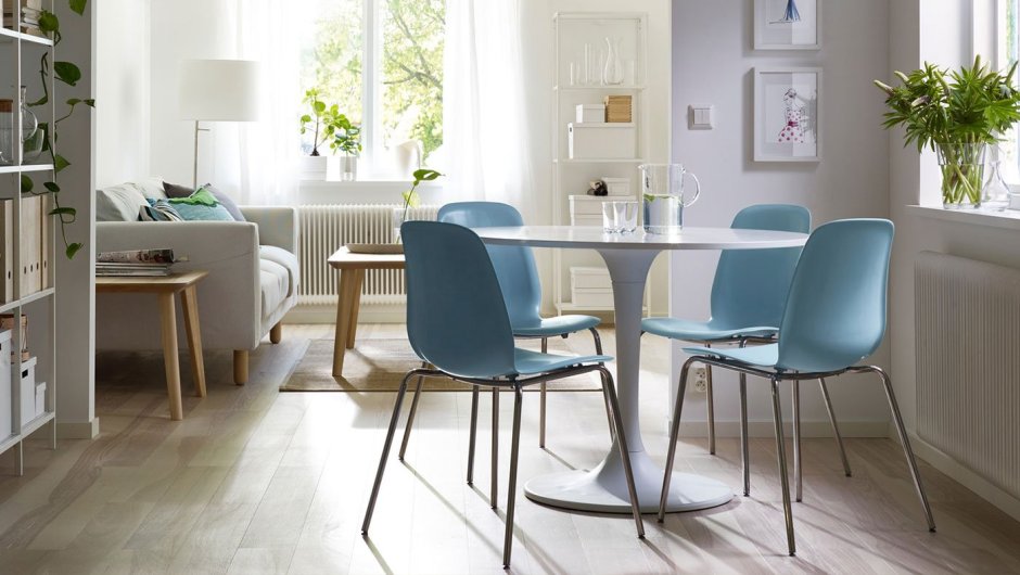 Синий круглый стол икеа с синими стульями