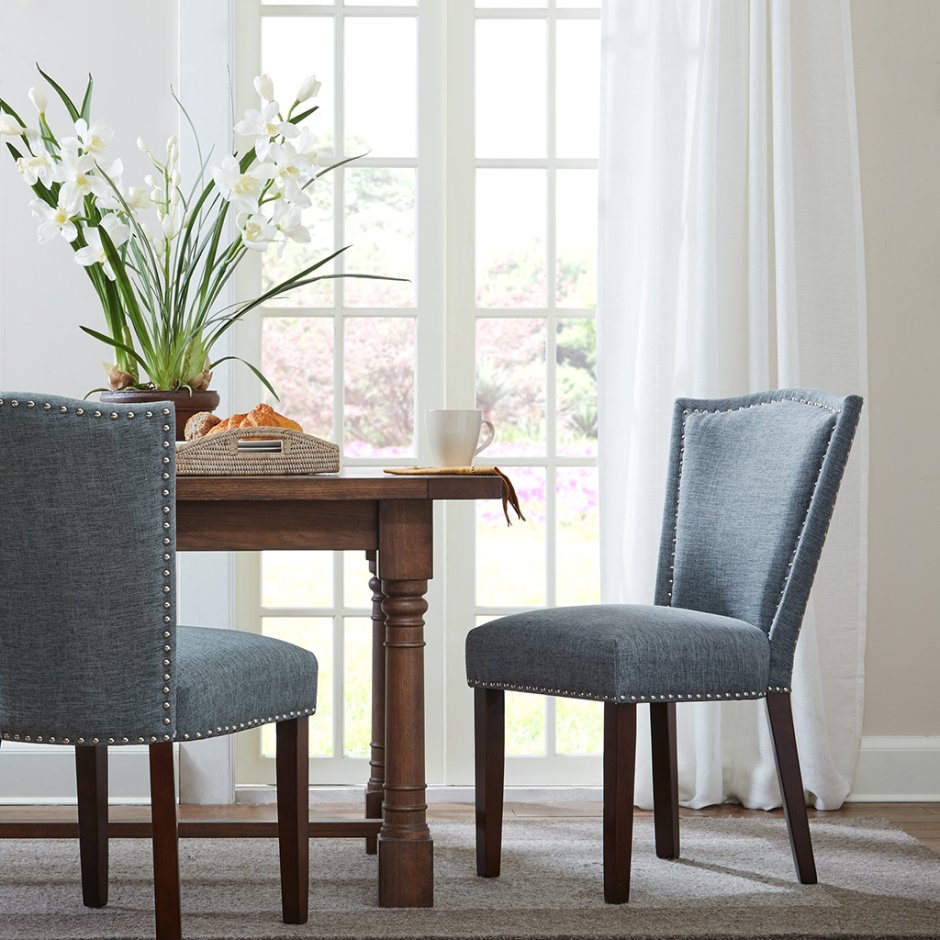 Серые стулья для кухни в интерьере