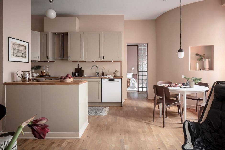 Пыльно розовый цвет в интерьере кухни