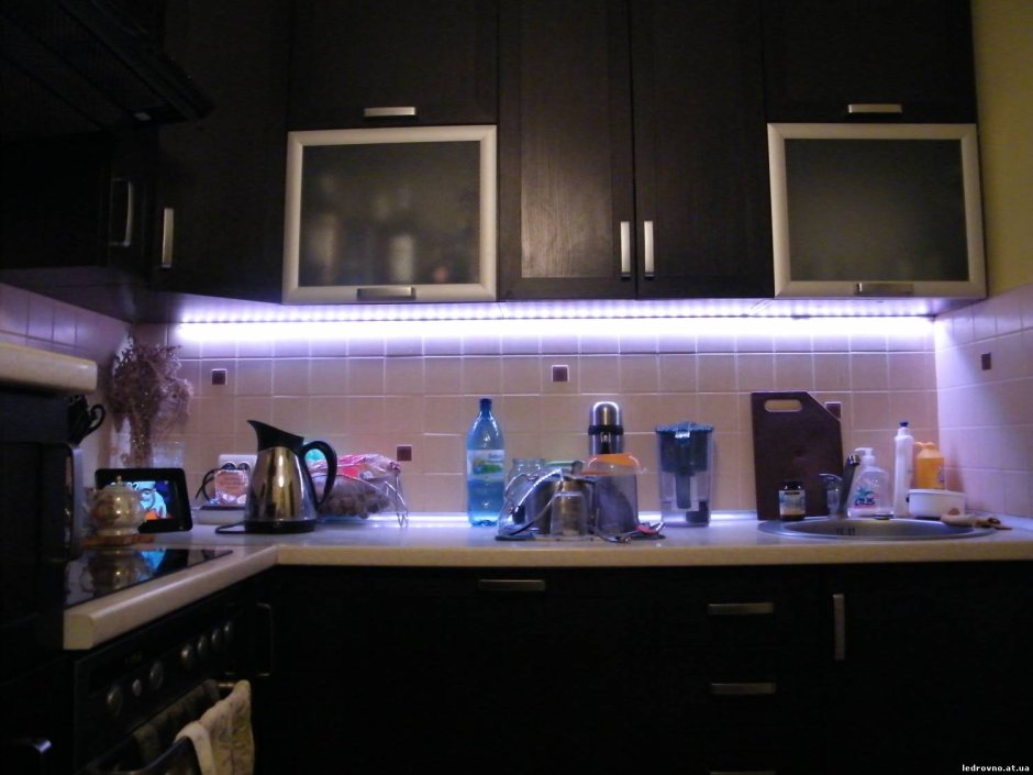 Диодная подсветка на кухне