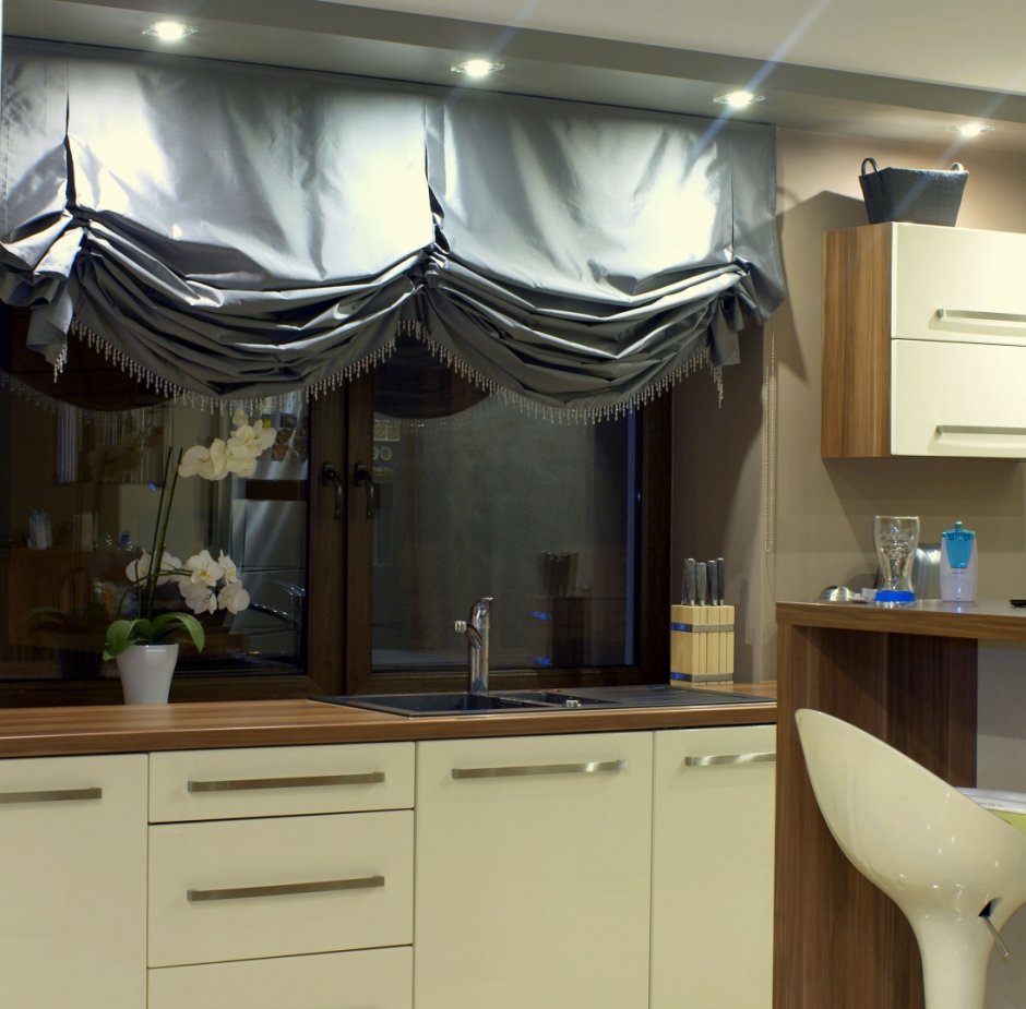 Шторы на кухню с электроприводом