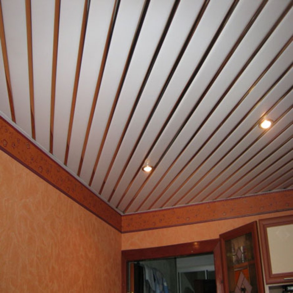 Подшивной реечный потолок