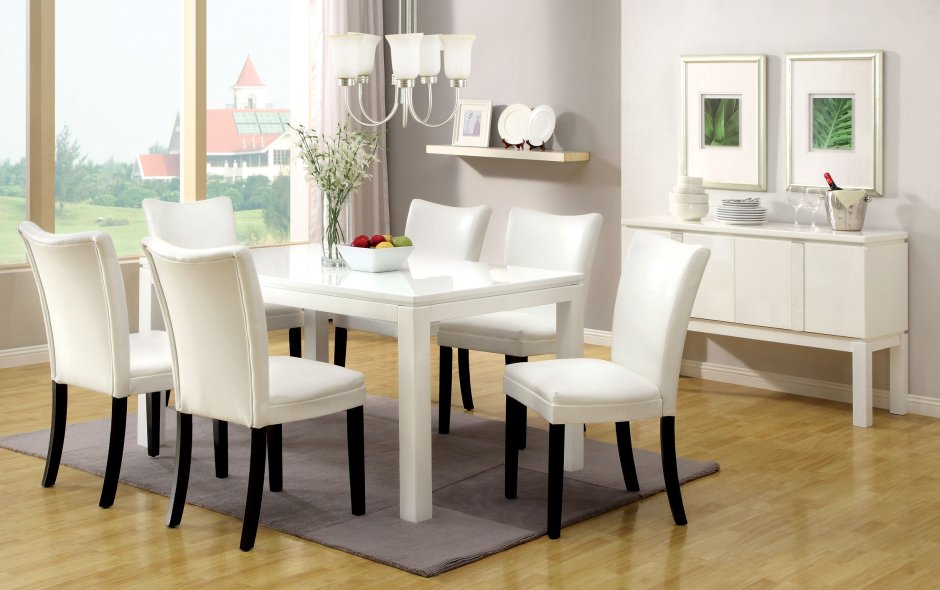 Белый стол и стулья для кухни